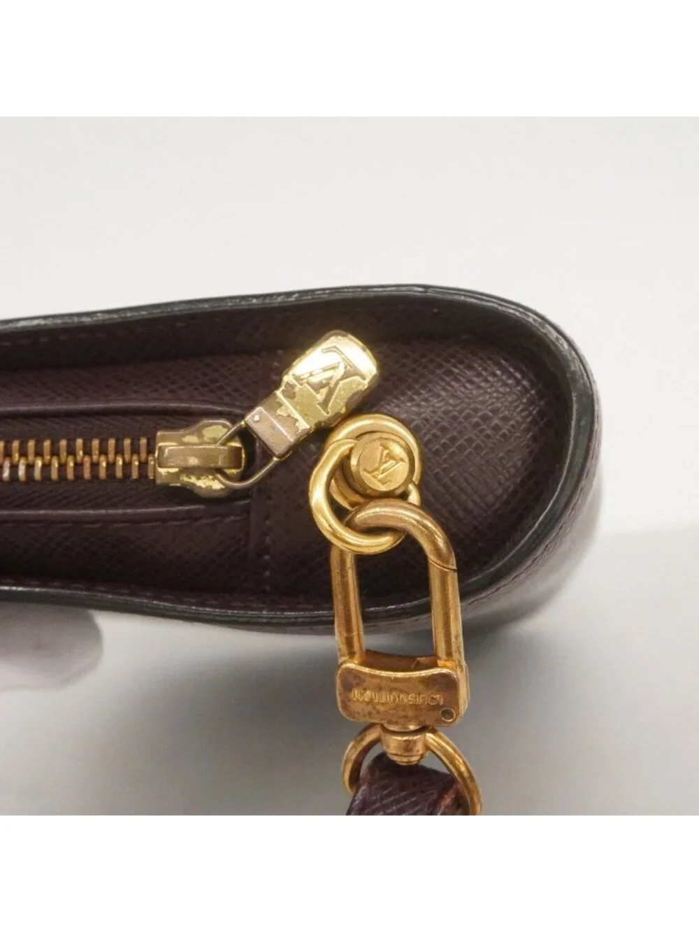 Louis Vuitton Clutch Taiga Baikal Acajou